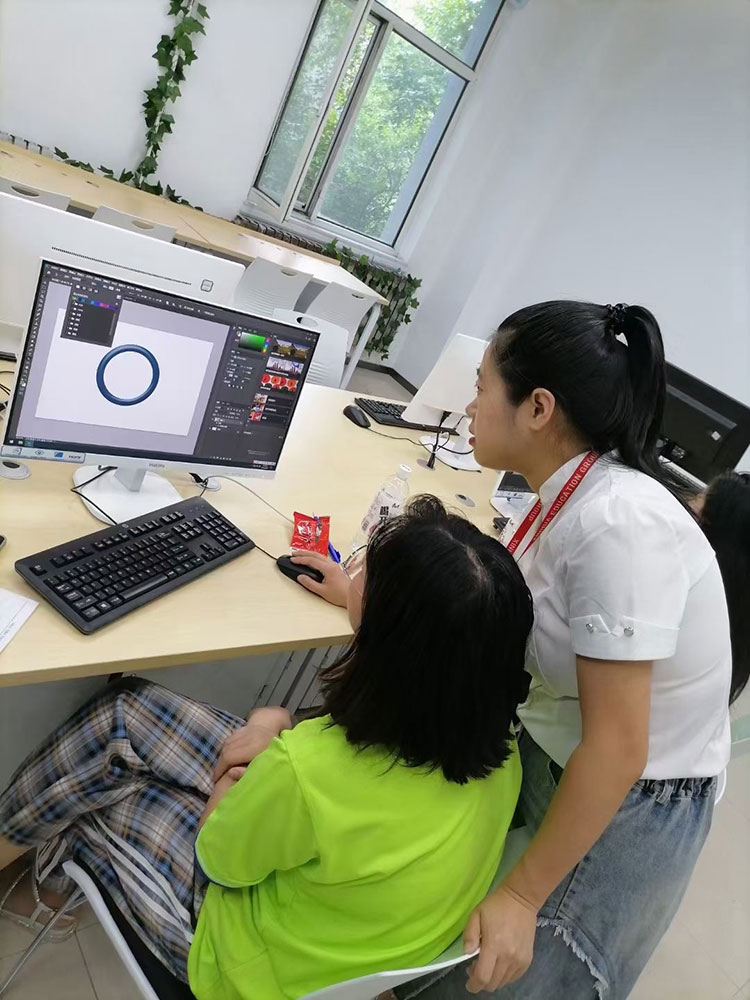 哈爾濱新華電腦學(xué)校