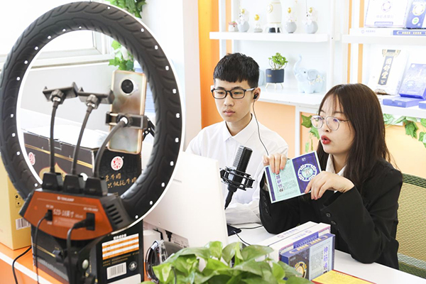 哈爾濱新華電腦學(xué)校