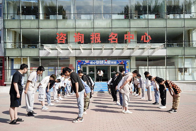 哈爾濱新華電腦學(xué)校