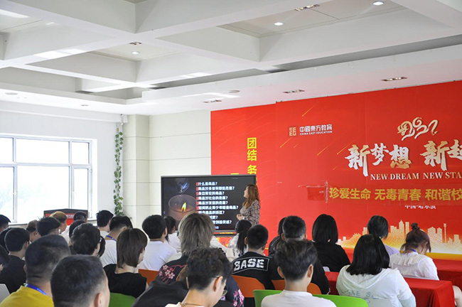 哈爾濱新華電腦學(xué)校