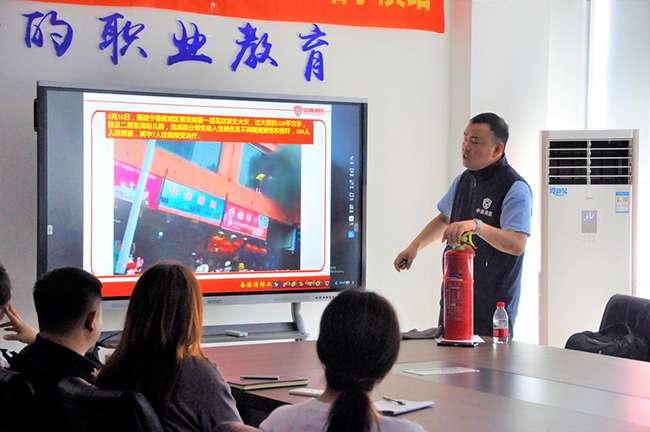 哈爾濱新華電腦學(xué)校