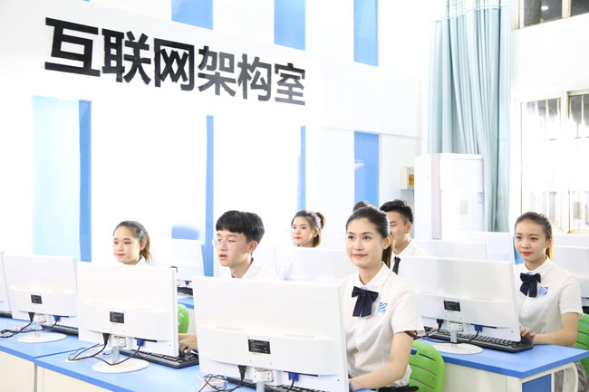哈爾濱新華電腦學(xué)校