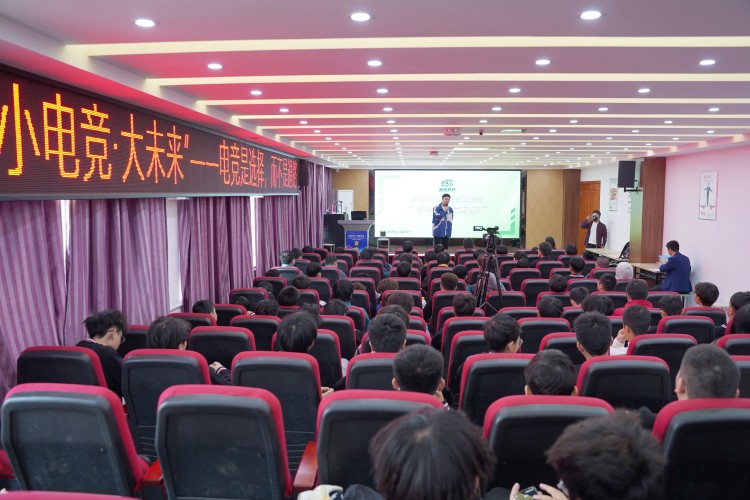 就業不迷茫！把孩子交給新華，您就放心吧