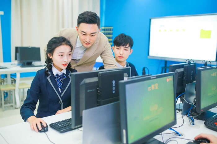 初中畢業學什么技術好 互聯網專業受歡迎
