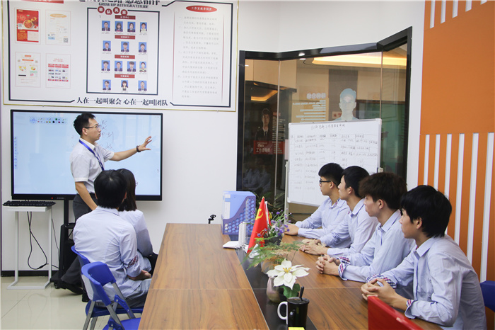 初中畢業生學什么技術好？職業規劃師建議：選擇比努力更重要！
