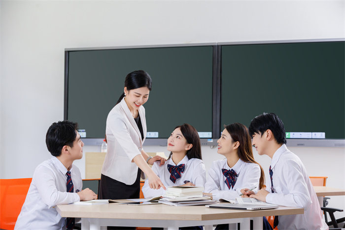 中考成績(jī)不理想?上普高并不是唯一的出路