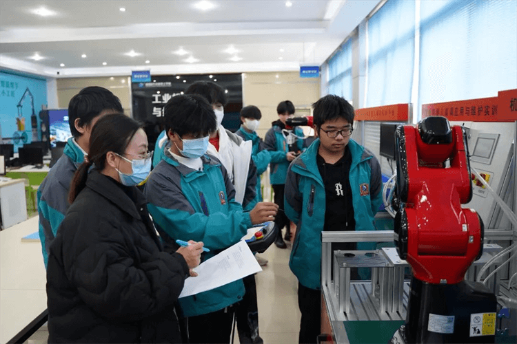 孩子不想上學，選擇打工還是來成都新華學技術