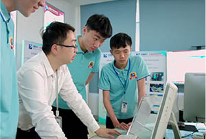 企業總監來校指導