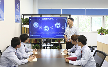春季高考男生學(xué)什么好？到哈爾濱新華學(xué)互聯(lián)網(wǎng)技術(shù)！