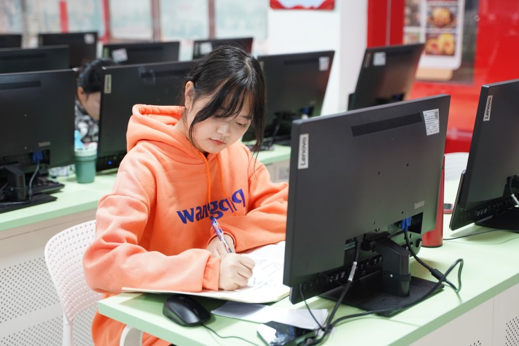 2023年初中生學電腦哪個專業最吃香？畢業最好就業？